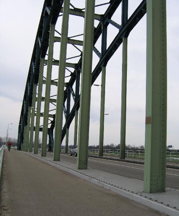 Gedenkplaat aan de IJsselbrug 1