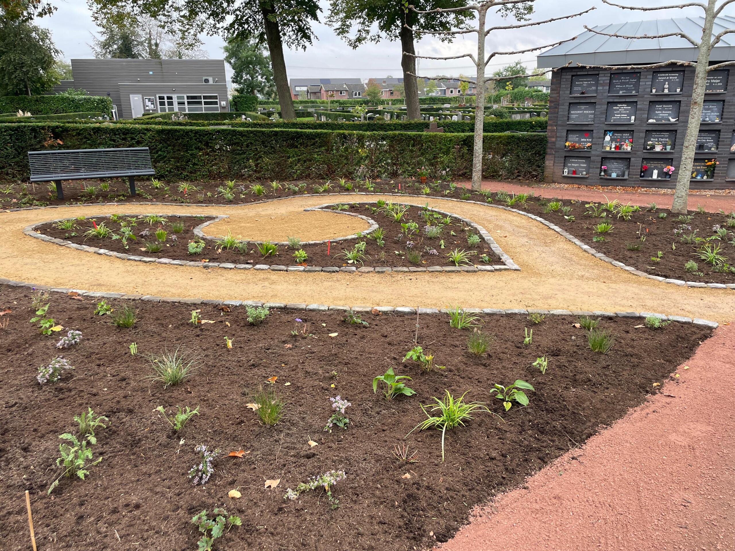 Herinneringstuin op begraafplaats aan de Kerkdijk 