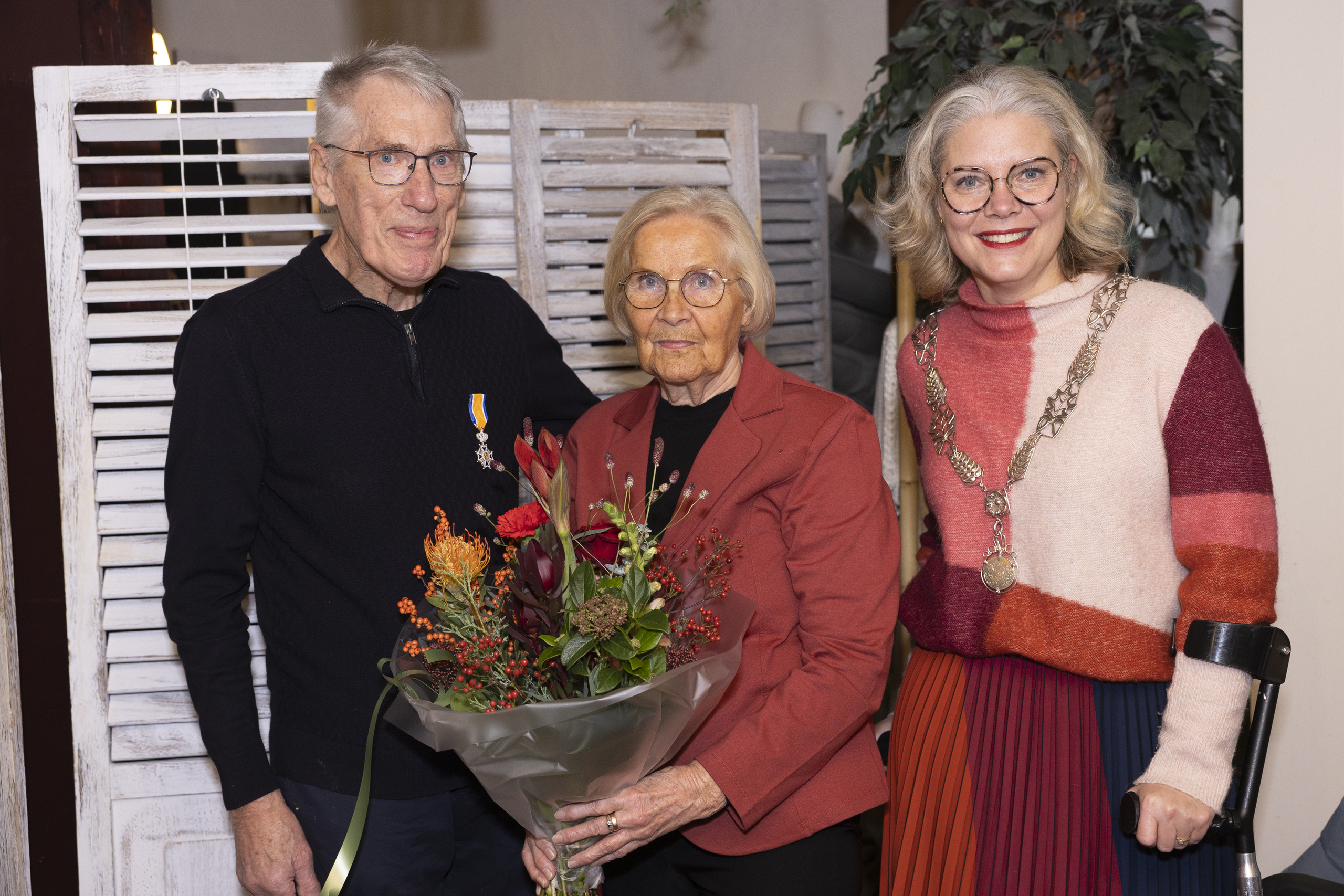 Meneer en mevrouw Van den Berg en burgemeester Sanderse